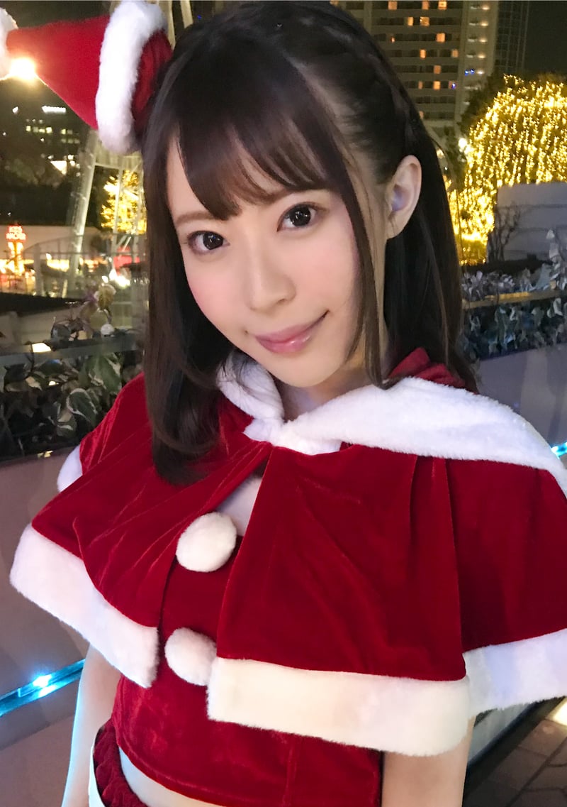 Santa Girl Climaxes In A Loop With A Thick Vibrator